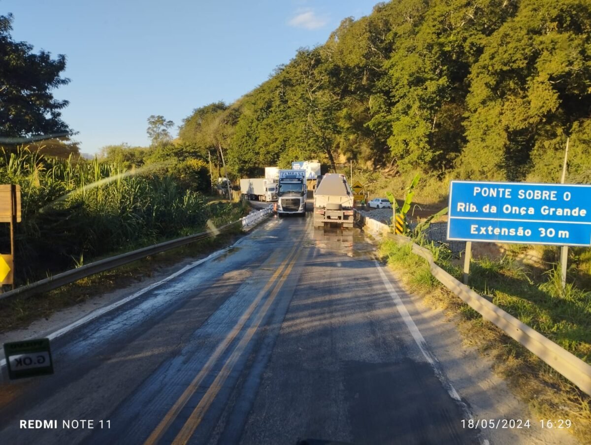 Após intervenção do DNIT, trânsito da BR-381 em Jaguaraçu é liberado