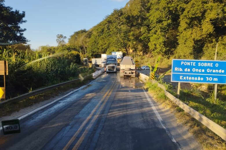 Após intervenção do DNIT, trânsito da BR-381 em Jaguaraçu é liberado