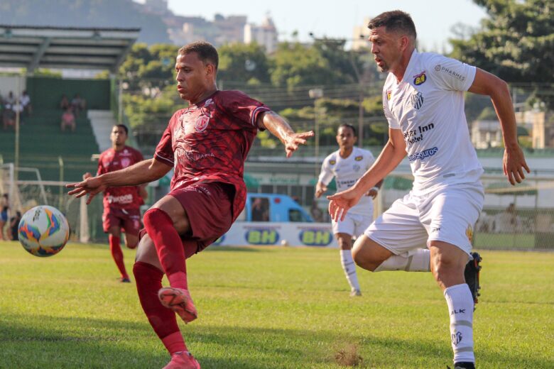 Roteiro repetido: Valério tem jogador expulso e fica no 0 a 0 contra o Tupi