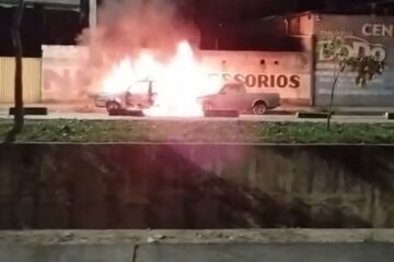 Carros abandonados são incendiados na avenida Cristina Gazire, em Itabira