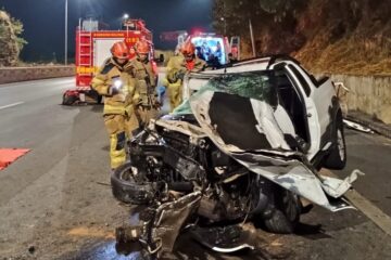 Após capotar carro na MG-010, homem é resgatado em estado grave pelos bombeiros