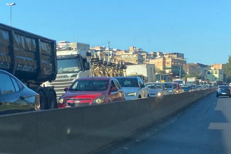 BR-381 tem trânsito intenso na saída de BH para Vitória; saiba mais