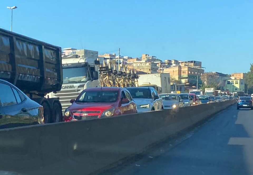BR-381 tem trânsito intenso na saída de BH para Vitória; saiba mais