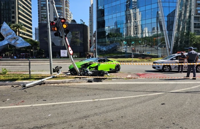 Após ter Rolex roubado, empresário em Lamborghini persegue e atinge ladrão em São Paulo