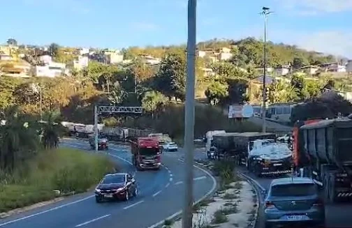 BR-381 registra nesta quarta-feira mais uma manhã de congestionamento no trecho entre Belo Horizonte e João Monlevade