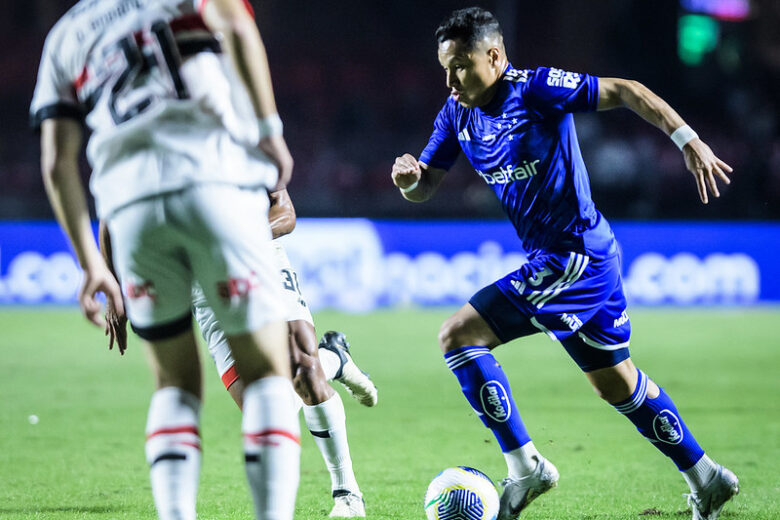 Com jogador expulso, Cruzeiro se desorganiza e é superado pelo São Paulo