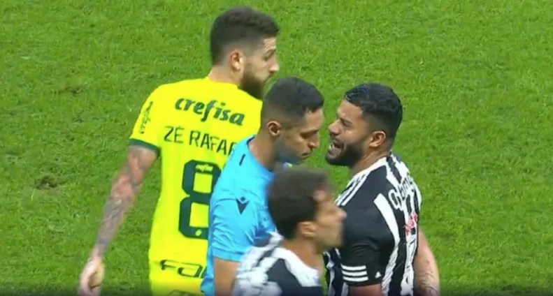 Com Hulk expulso e muita reclamação sobre a arbitragem, Atlético é goleado pelo Palmeiras na Arena MRV; assista aos gols