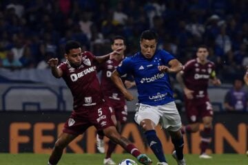 Com retorno de Matheus Pereira, Cruzeiro recebe o Fluminense pelo Brasileirão; Rádio Caraça transmite a partida