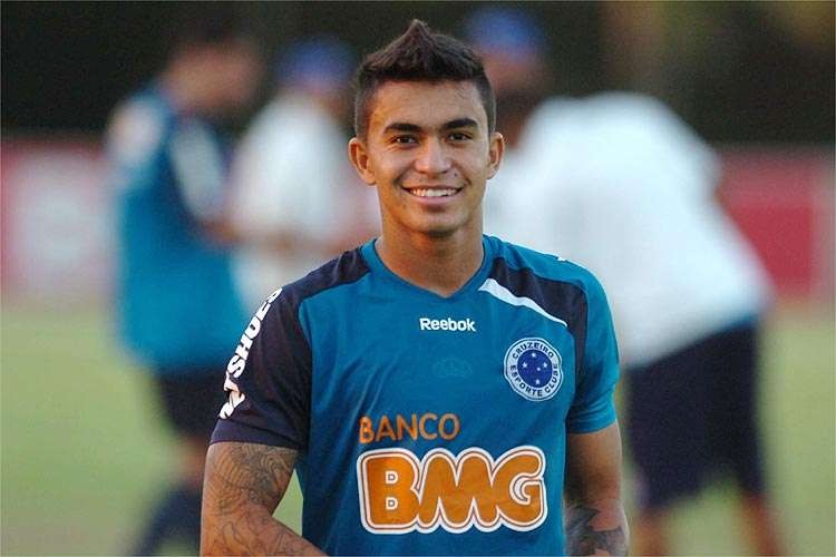 Cruzeiro surpreende e anuncia a contratação do atacante Dudu, do Palmeiras