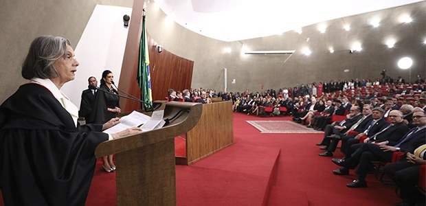 “O medo não tem assento em alguma casa de Justiça”, diz Cármen Lúcia ao assumir a presidência do TSE