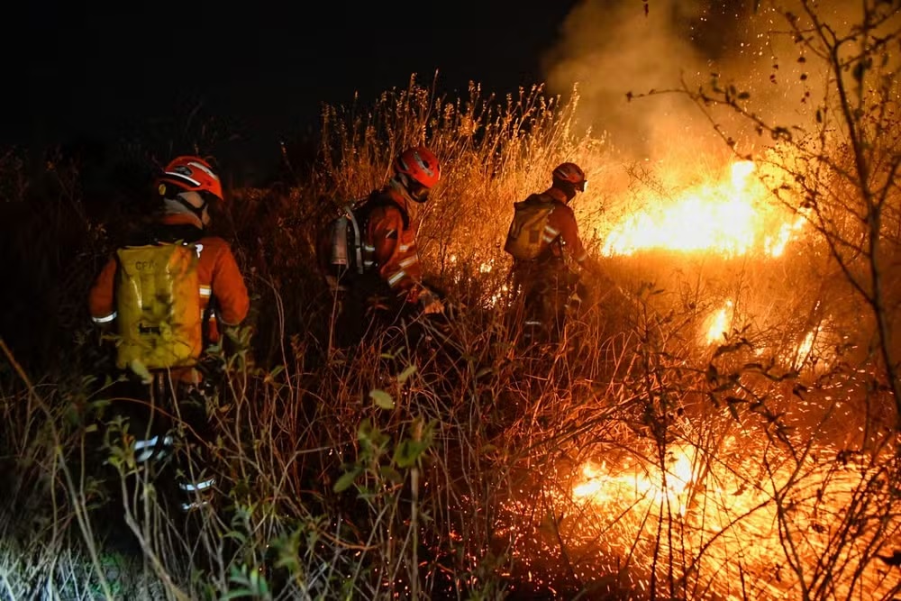 Incêndio se alastra no Pantanal durante festa de São João em Corumbá