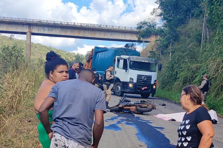 João Monlevade: motociclista morre após colidir contra caminhão de lixo 