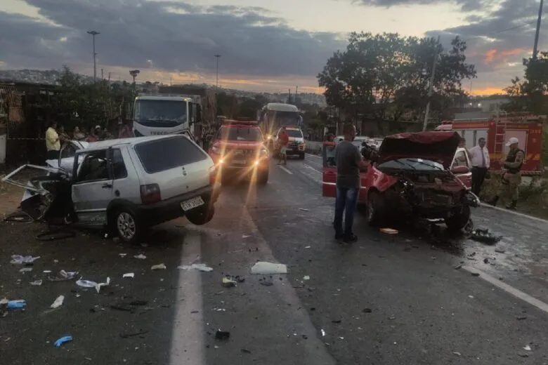 Sete pessoas ficam feridas em acidente na BR-381, na saída de Belo Horizonte para Itabira e João Monlevade