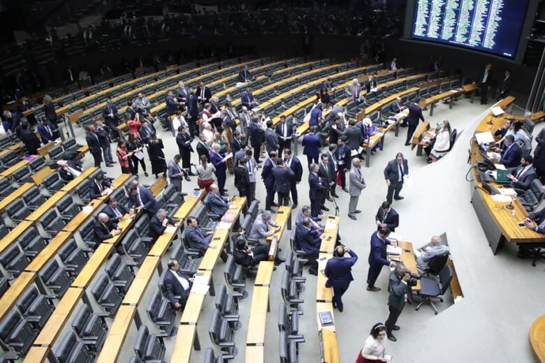 Metade da Comissão de Defesa dos Direitos da Mulher é composta por deputadas favoráveis ao PL antiaborto