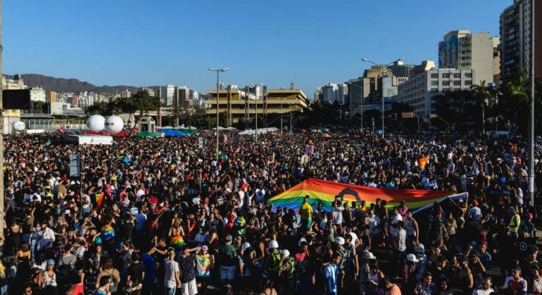 A Prefeitura de Belo Horizonte realiza operação de trânsito e transporte para a 25ª Parada do Orgulho LGBTQIAPN+ de Belo Horizonte, no próximo domingo