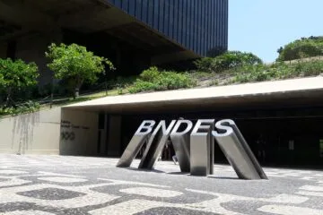 Após 12 anos BNDES abre concurso com cotas raciais e salários a partir dos R$20 mil