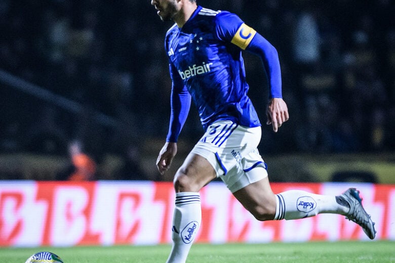 Cruzeiro enfrenta o Corinthians em casa neste domingo; Rádio Caraça transmite o jogo