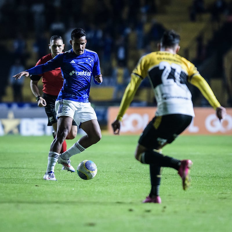 Bolasie marca, Criciúma bate o Cruzeiro e se afasta dos últimos lugares do Brasileirão; assista aos lances da partida