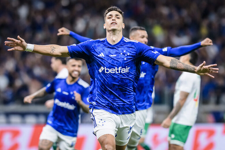 Com dois gols de pênalti, Cruzeiro vence o Juventude e mantém os 100% de aproveitamento no Mineirão