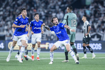 Em noite de gala, Cruzeiro atropela Botafogo no Nilton Santos