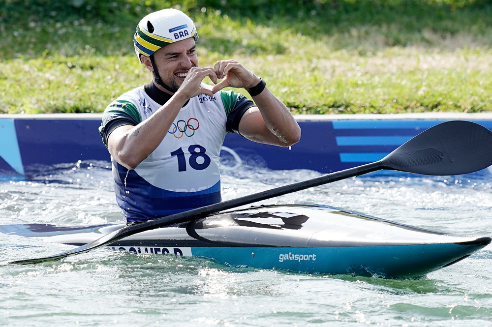 Olimpíada: Ana Sátila e Pepê Gonçalves avançam com facilidade às semifinais da canoagem slalom