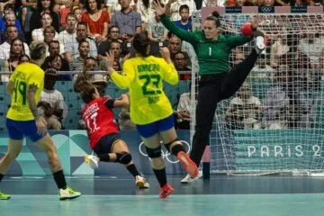 Gabi fecha o gol e Brasil estreia com importante vitória sobre a Espanha no handebol feminino nos Jogos Olímpicos de Paris
