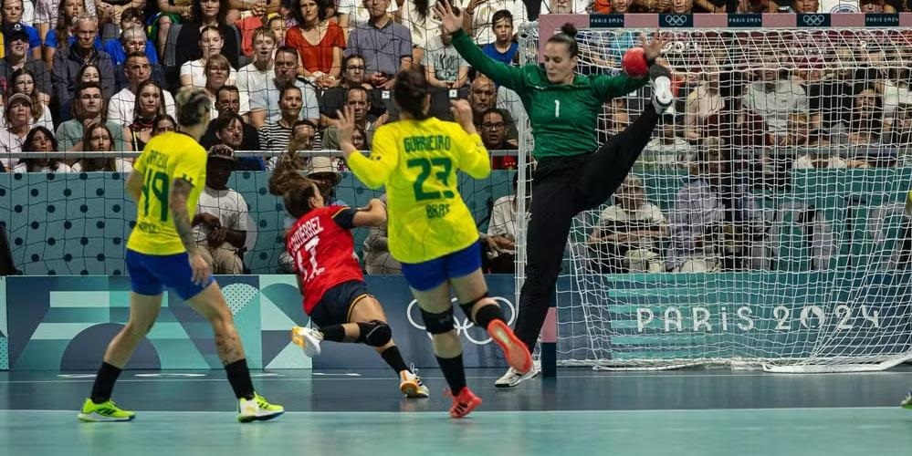 Gabi fecha o gol e Brasil estreia com importante vitória sobre a Espanha no handebol feminino nos Jogos Olímpicos de Paris