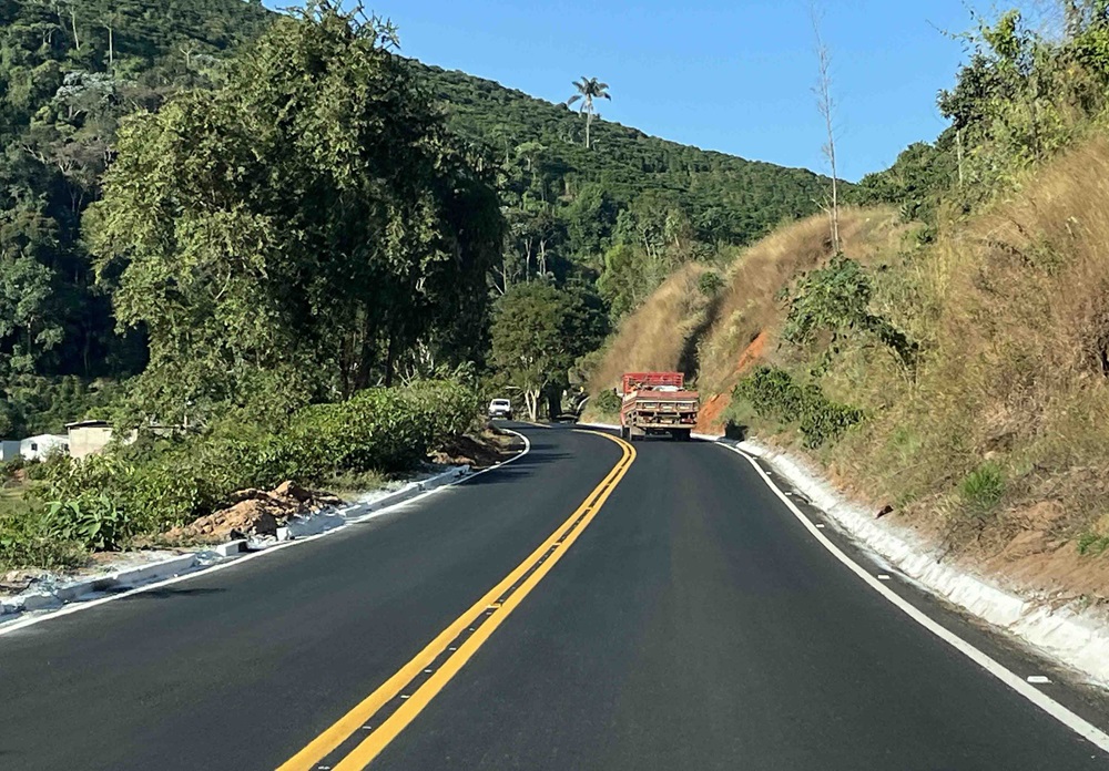 Rodovias que dão acesso ao Pico da Bandeira passam por obras de infraestrutura