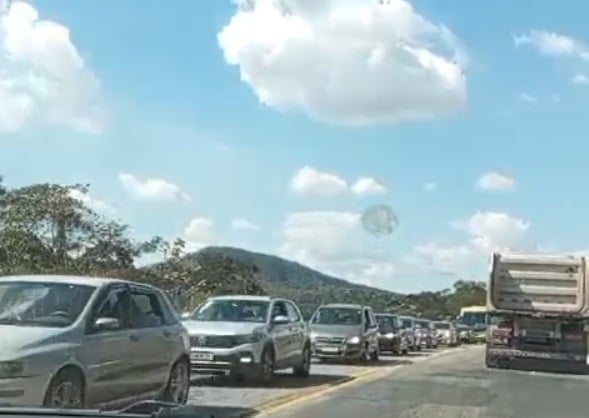 João Monlevade: obras de recapeamento causam congestionamento na BR-381