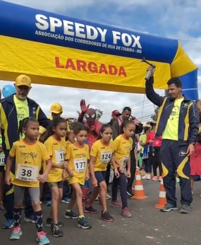 Mais de 200 crianças e adolescentes participaram da 6ª Corrida Kids, da Speedy Fox