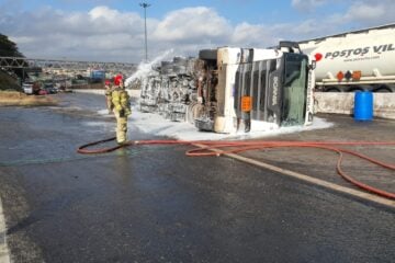 Carreta com óleo diesel tomba e interdita Anel Rodoviário em BH