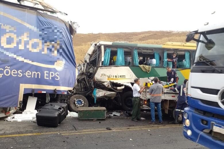 Sobe para quatro o número de mortos no acidente entre carreta e ônibus da Gontijo