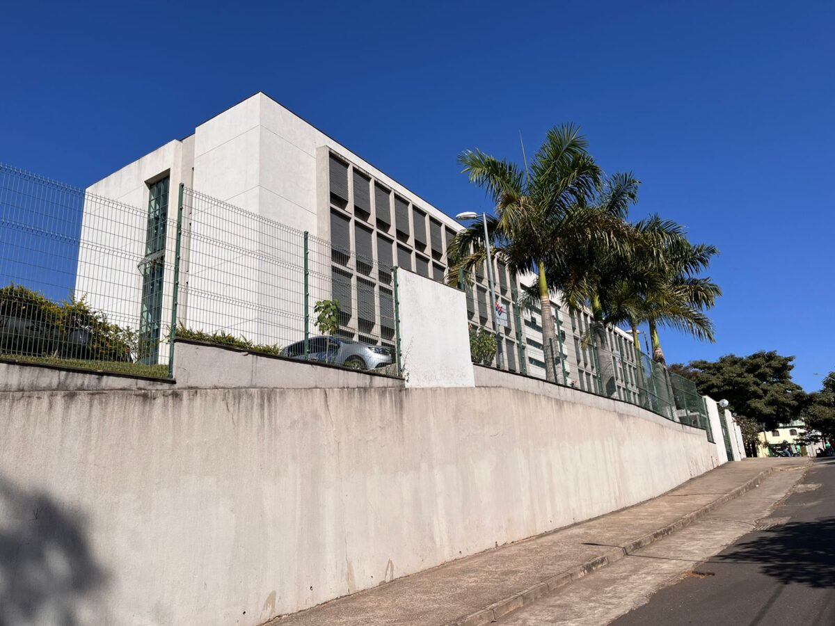 Homem acusado de atirar contra irmã é condenado a pagar multa e três anos de serviços comunitários em Itabira