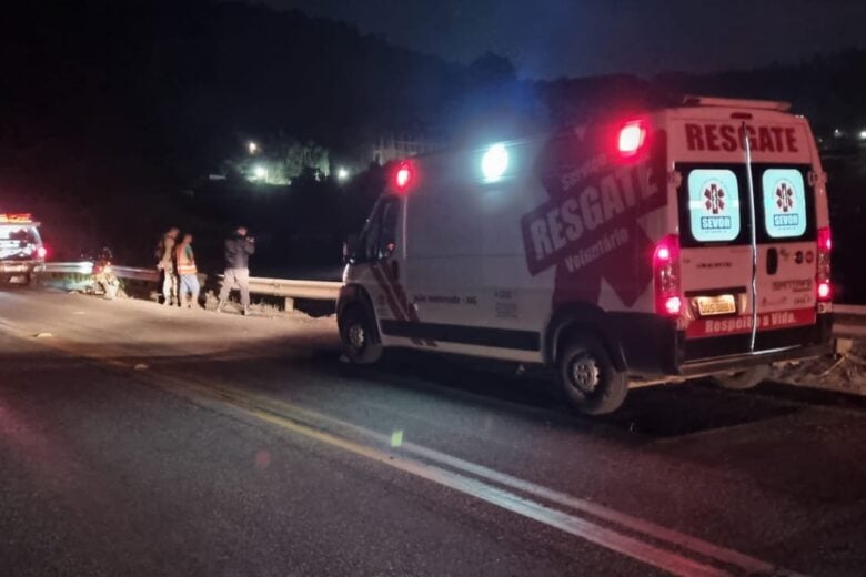 Motociclista cai em ribanceira de 15 metros na Estrada do Forninho, em João Monlevade