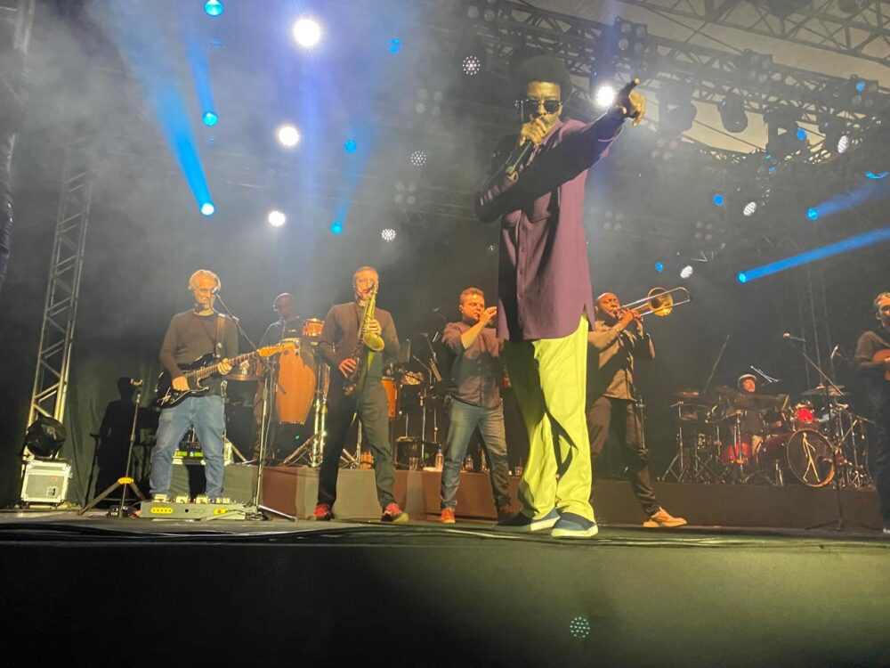 “Essa alma da poesia, essa cidade está no mapa da literatura mundial”, afirma Seu Jorge após encerramento do Festival de Inverno de Itabira