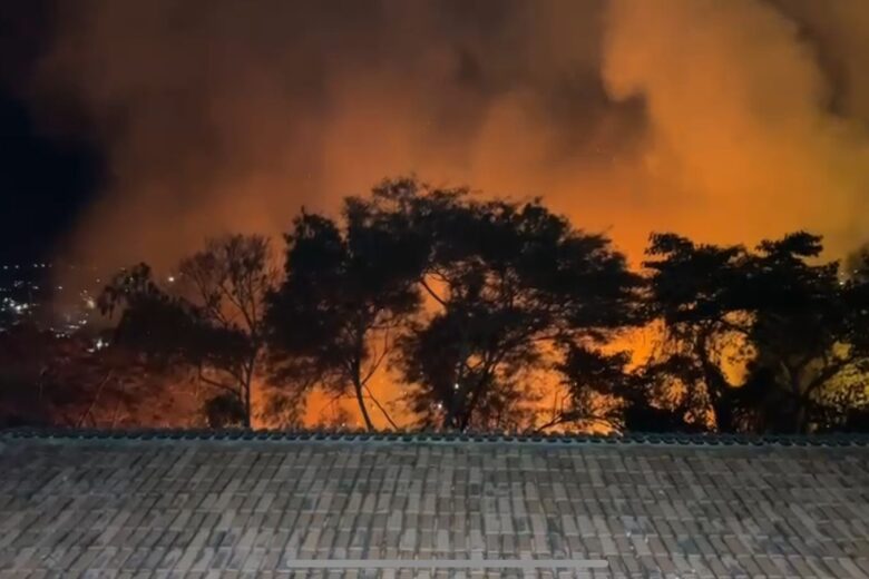 Itabira: incêndio no bairro São Marcos destruiu mais de 500 metros de vegetação 