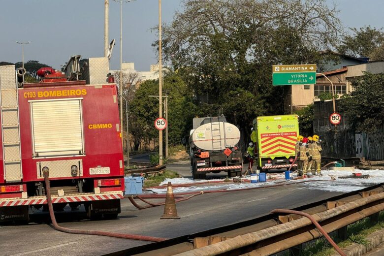 Trânsito na Via Expressa é liberado após quase 10 horas de interdição