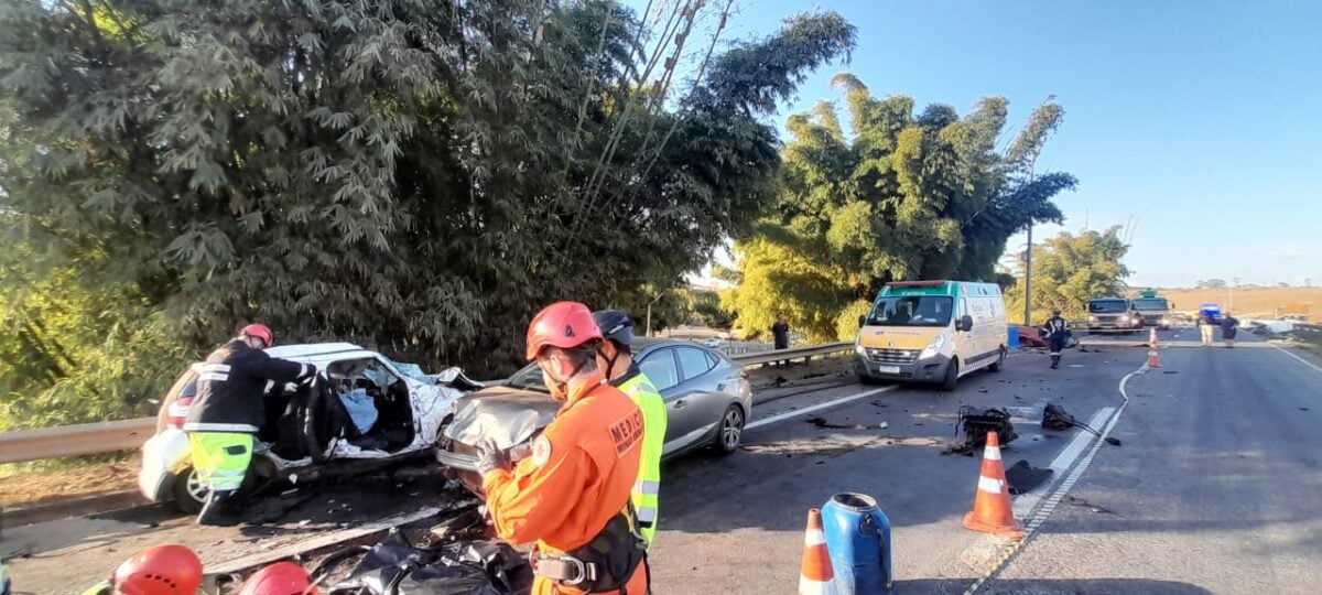 Quatro pessoas morrem e duas ficam feridas em grave acidente na BR-381