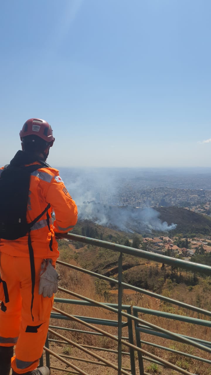 Belo Horizonte: incêndio atingiu 10 hectares da Serra do Curral