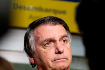 Bolsonaro discursa em evento conservador; critica a imprensa e ignora indiciamento pela PF