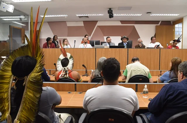 Pessoas atingidas por mineração relatam violência em audiência da Assembleia de Minas