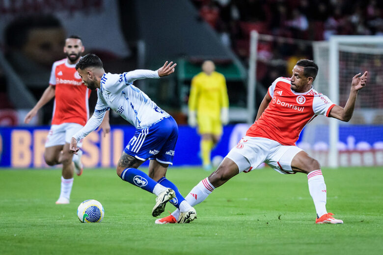 Cruzeiro perde para Internacional e completa quatro jogos sem vencer