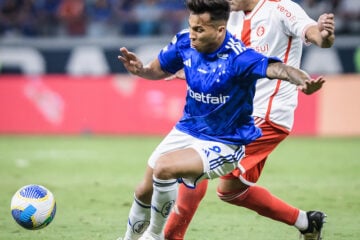 Cruzeiro domina, perde pênalti e empata com o Internacional em jogo atrasado do Brasileiro