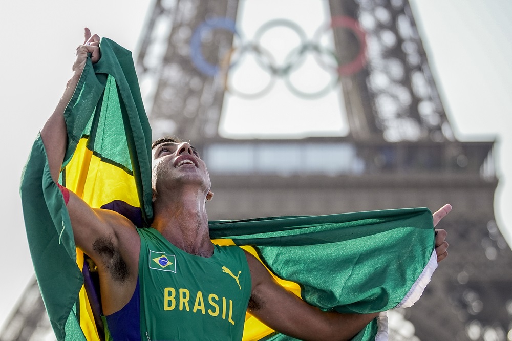 Caio Bonfim conquista a prata, medalha inédita na marcha atlética em Paris