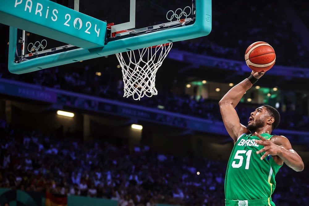 Brasil derrota Japão no basquete e "seca" rivais de outros grupos na Olimpíada