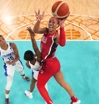 Seleção feminina de basquete dos EUA conquista ouro pela 8ª vez seguida