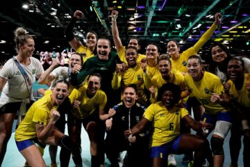 Brasil goleia Angola em “decisão” e volta às quartas de final do handebol feminino na Olimpíada