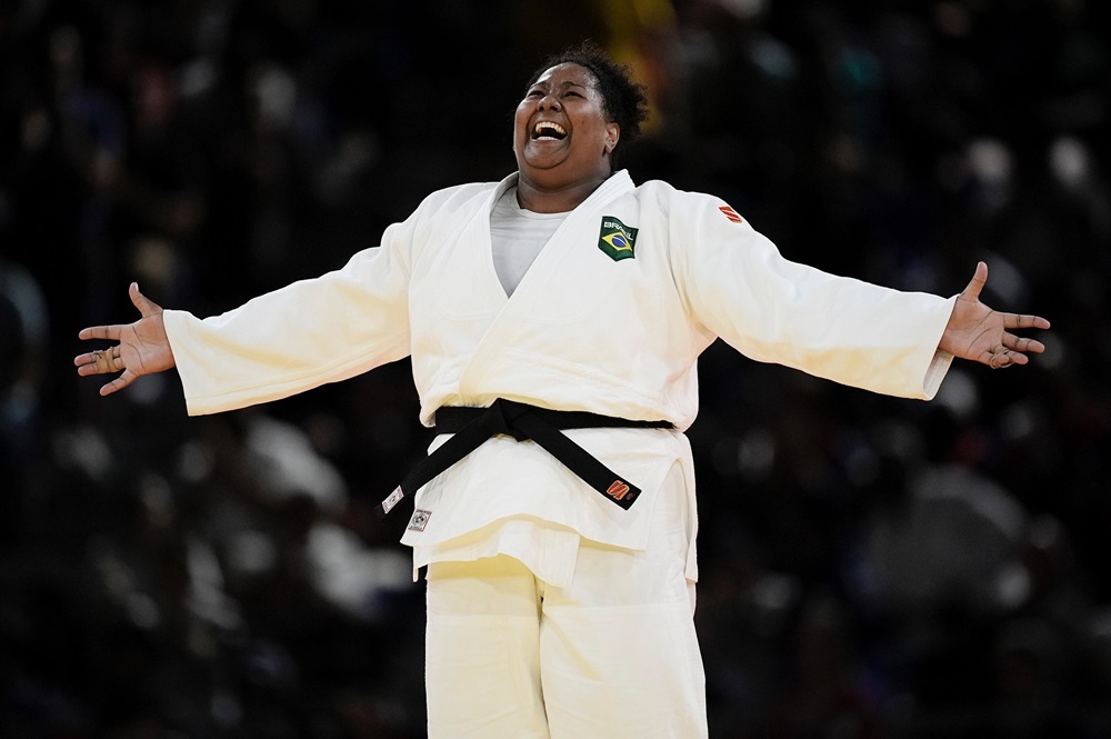 Bia Souza bate número 2 do mundo e judô conquista primeiro ouro do Brasil na Olimpíada