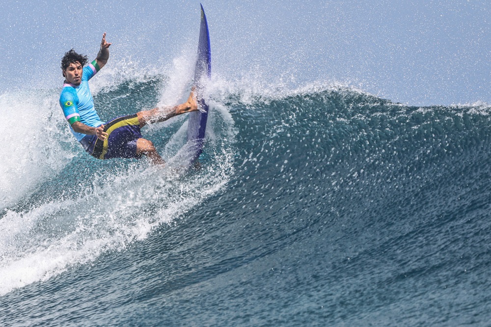 Gabriel Medina supera peruano e conquista a medalha de bronze no surfe dos Jogos de Paris 2024