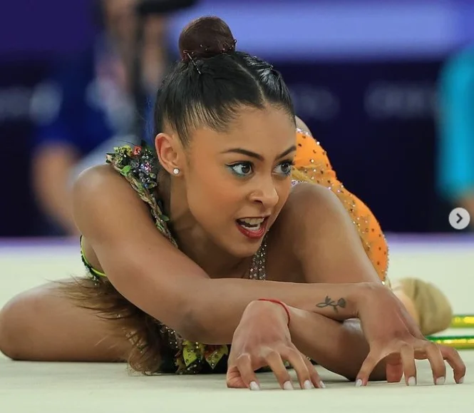 Bárbara Domingos brilha e avança à final na ginástica rítmica na Olimpíada de Paris